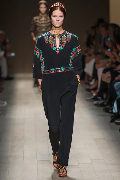 Look 11